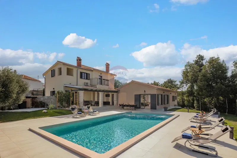 Luxury Villa in Istria with Heated Pool and Panoramic Views – 2
