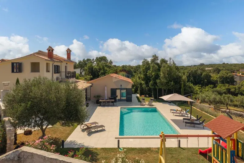 Luxury Villa in Istria with Heated Pool and Panoramic Views – 3