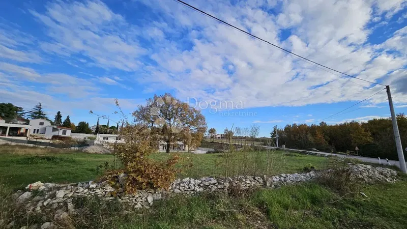 Land Juršići, Svetvinčenat, 980m2 – 2