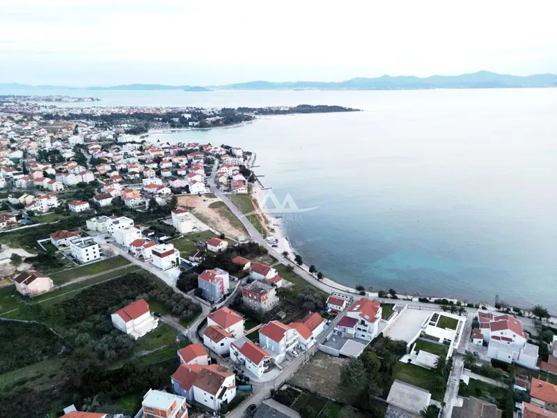 ZADAR - DIKLO - GRAĐEVINSKO ZEMLJIŠTE 875 M2 - 150 M DO PLAŽE - 262.500 €