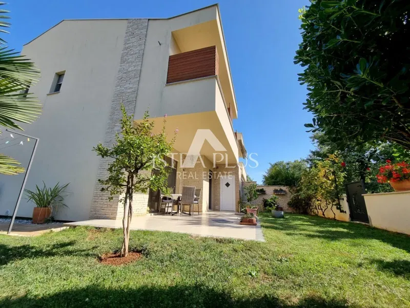 Casa bifamiliare con due appartamenti nel centro più ampio di Parenzo – 3