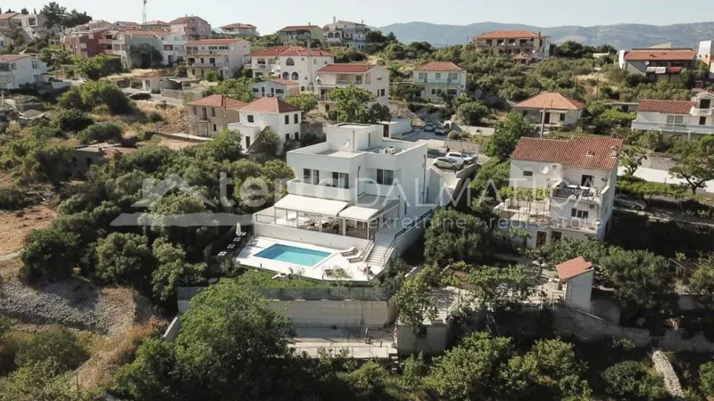 Villa with pool on Ciovo – new construction, sea view – 2