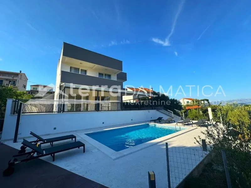 Villa with pool on Ciovo – new construction, sea view – 3