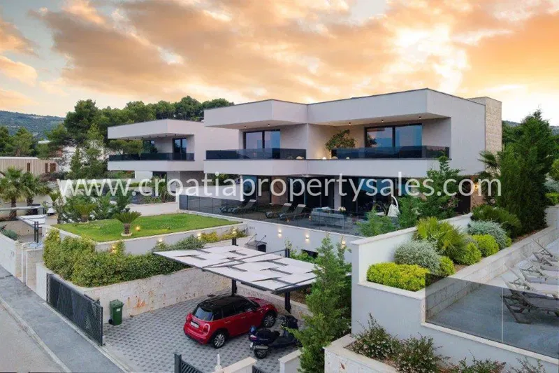 Trogir/Ciovo, villa for sale, price on request – 3