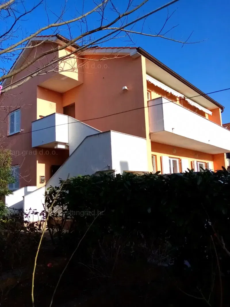 Krk, a family house with two apartments and a sea view! – 2