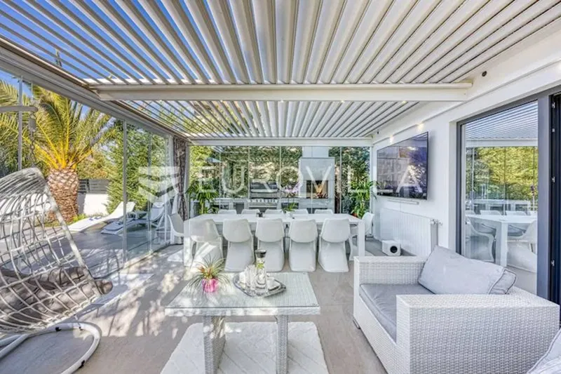 Rovinj, an impressive family villa with a pool located in a quiet location – 2