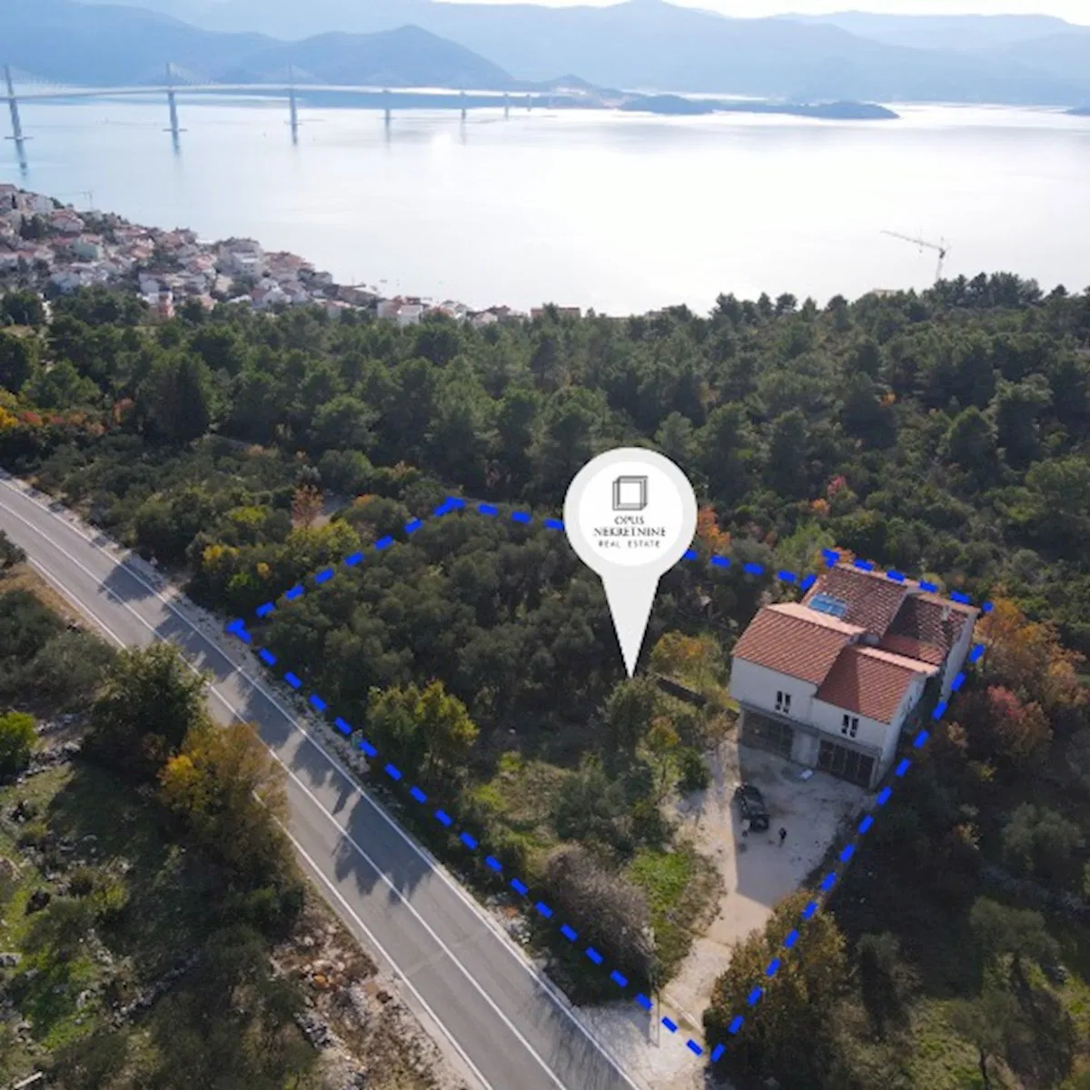 KOMARNA-kuca 530 m2 na zemljištu od 2624 m2 (Video)