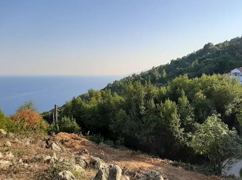 Građevinsko zemljište - ucrtana zgrada u katastru sa 2,8 ha