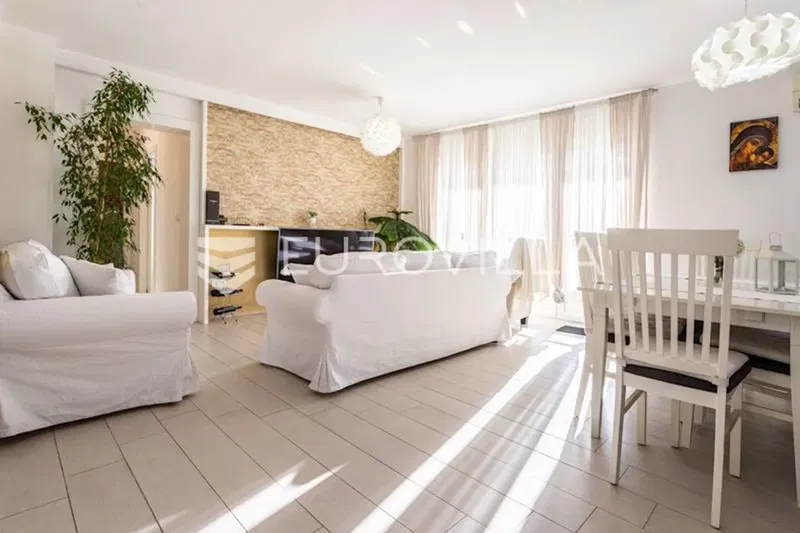 Zadar, Plovanija, three-room apartment for long-term rent – 2