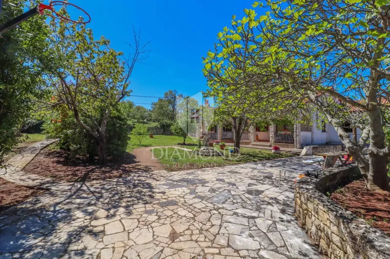Rovigno, dintorni, bella casa con giardino vicino al mare – 2