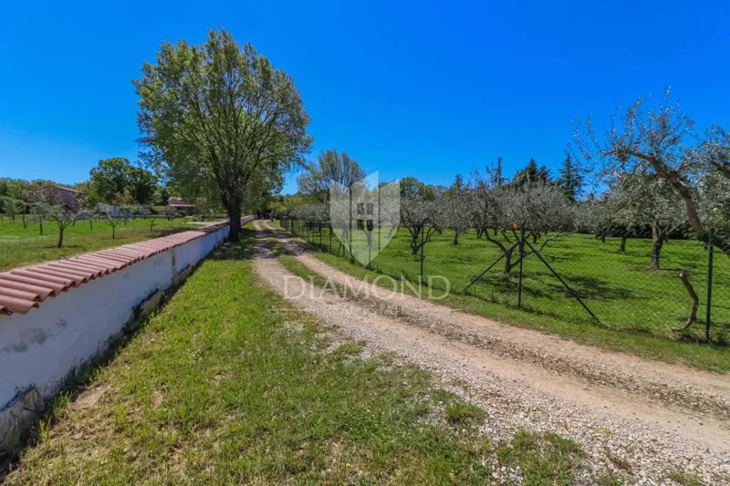 Rovigno, dintorni, bella casa con giardino vicino al mare – 3