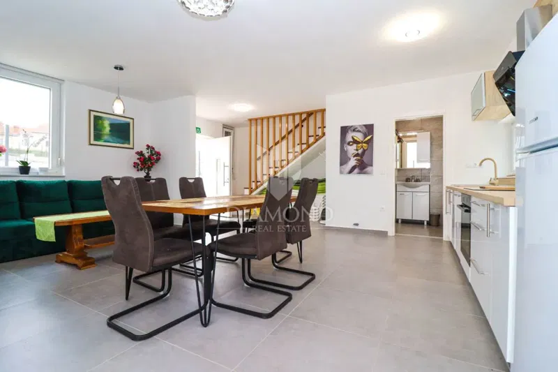 Zona di Parenzo, bella casa completamente arredata in un posto tranquillo! – 3