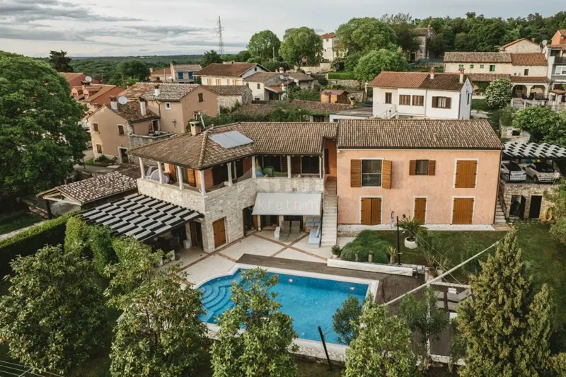 ISZTRIA, ROVINJ - Tágas villa nagy építési telekkel – 2