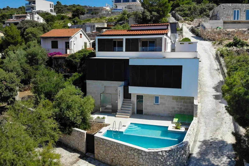 Modern villa in the first row to the sea – 2