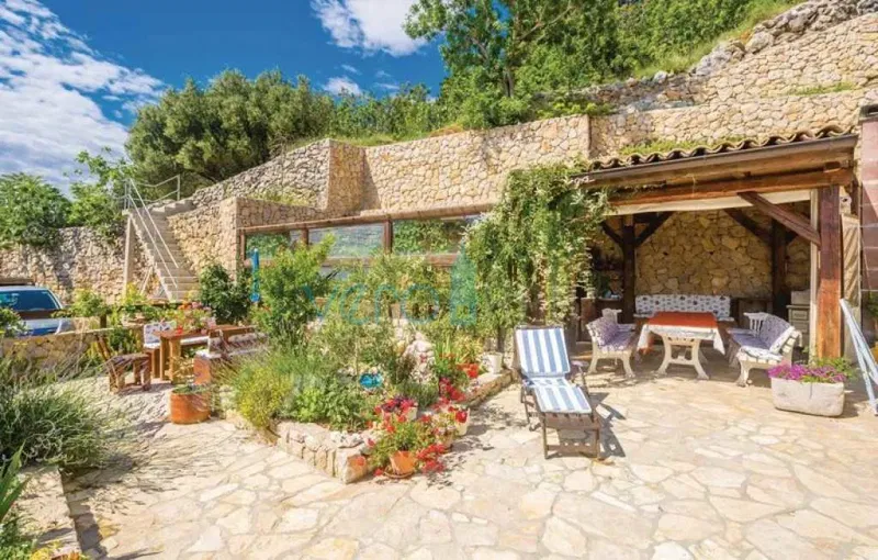 Isola di Krk, Stara Baška, casa indipendente, 4 appartamenti, vista sul mare aperto, in vendita – 2