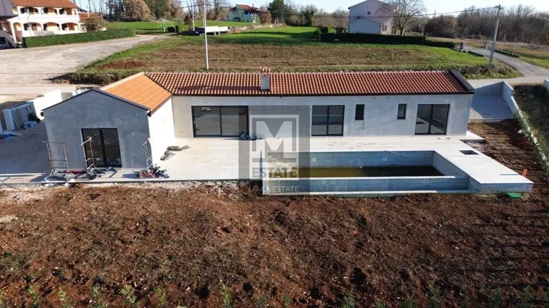 Parenzo, dintorni, casa a un piano con piscina e ampio giardino! – 3