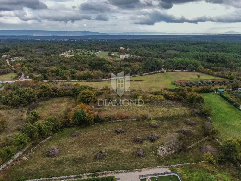Marčana, surroundings, spacious land for the construction of several buildings – 2