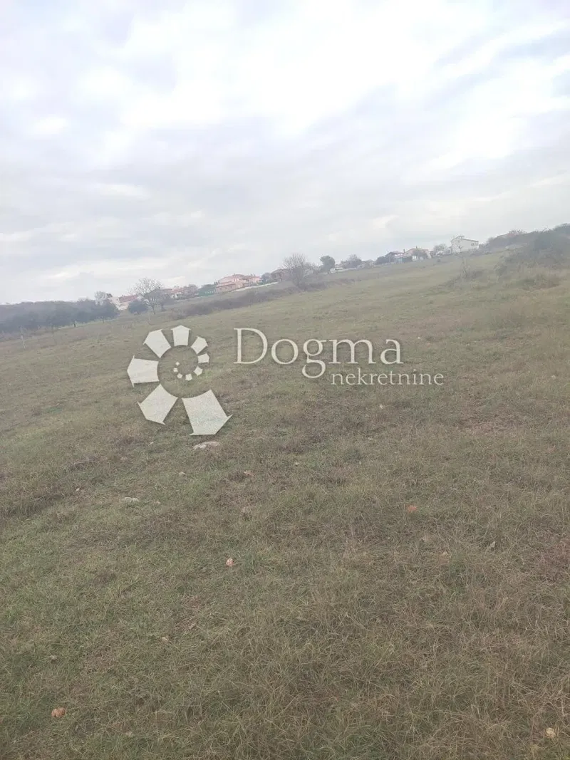 Land Loborika, Marčana, 810m2 – 2