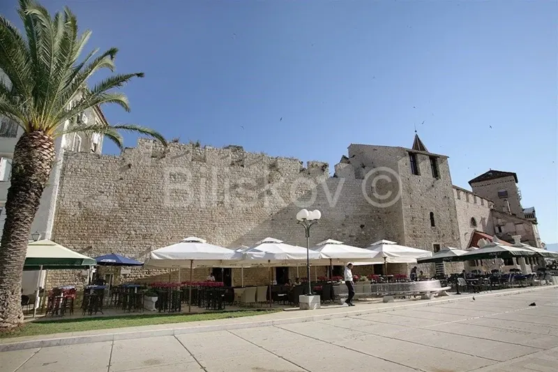 Prodaja,Trogir, palača za investiciju, prvi red do mora