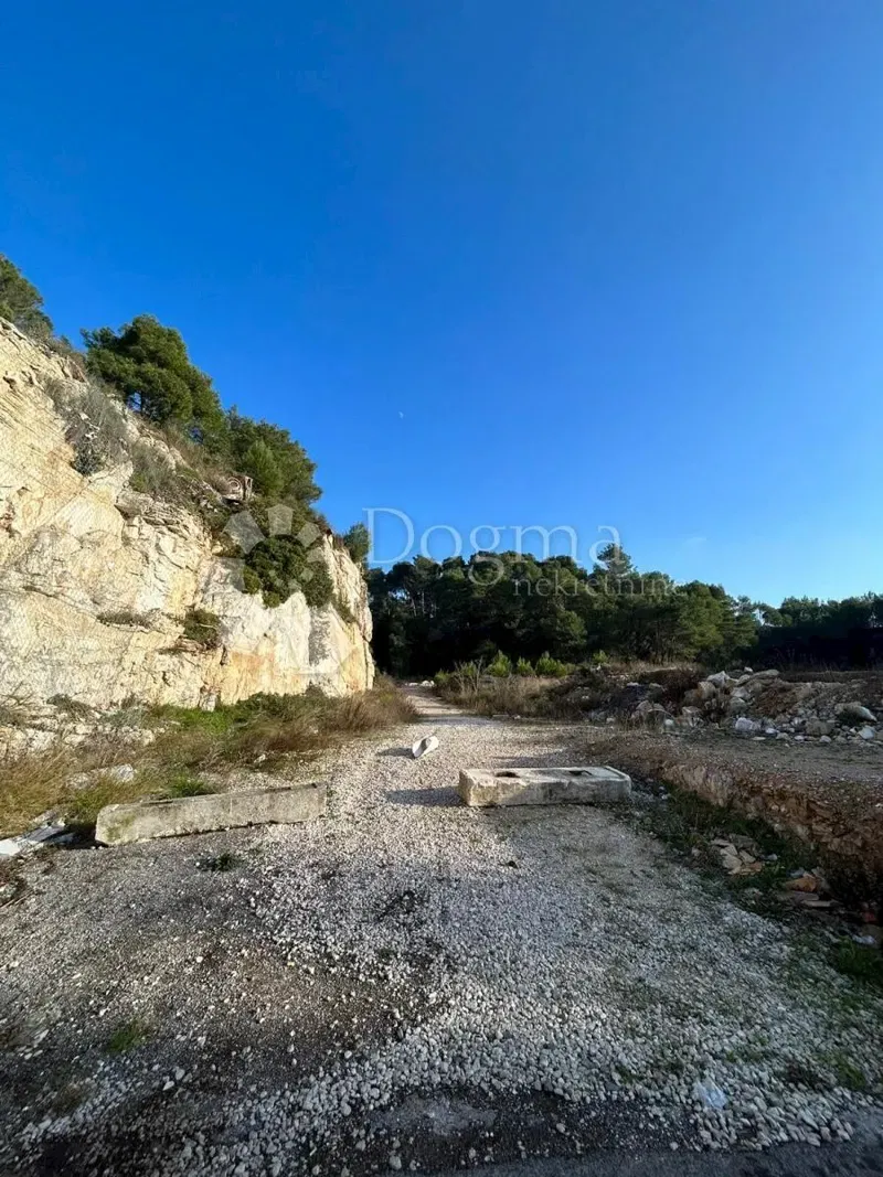 Land Centar, Pula, 7.919m2 – 2