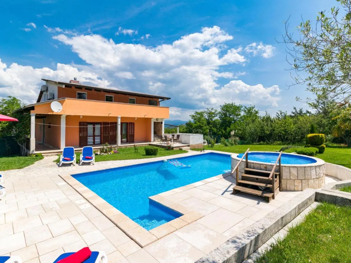 Predivna kuća sa velikom okućnicom, Karojba, Istra