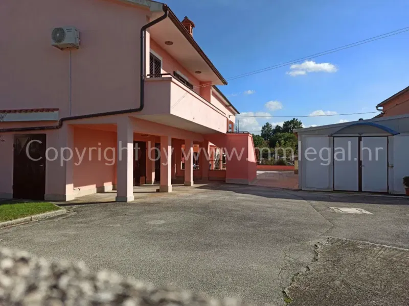 House Svetvinčenat, 250m2 – 2