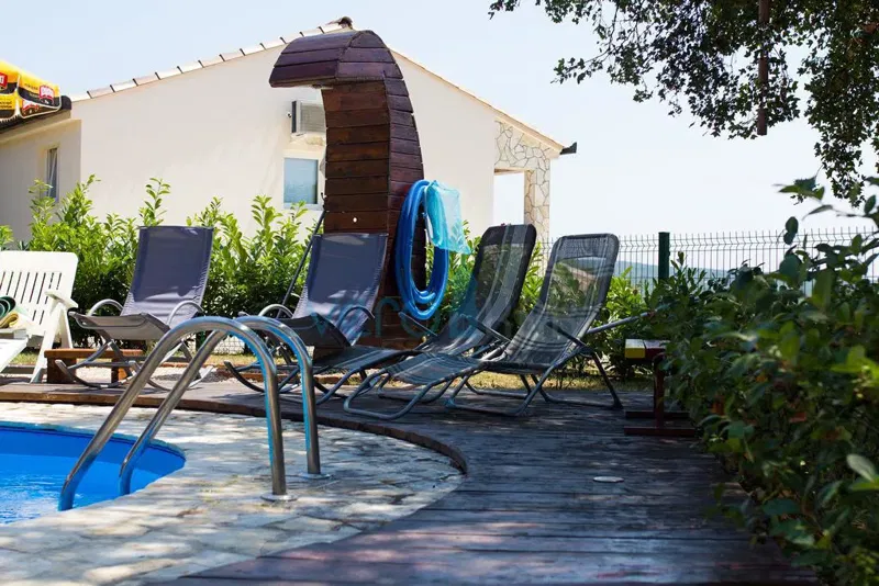Isola di Krk, dintorni, casa con due appartamenti, piscina e vista mare, in vendita – 2