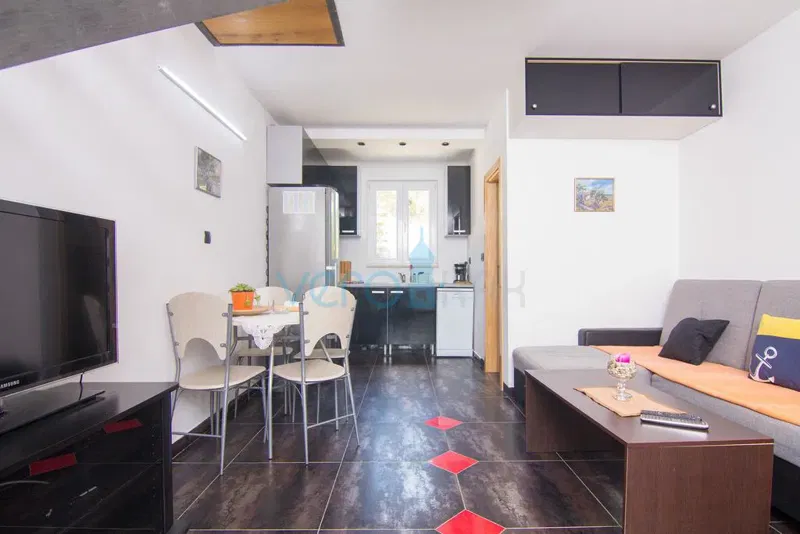 Isola di Krk, dintorni, casa con due appartamenti, piscina e vista mare, in vendita – 3