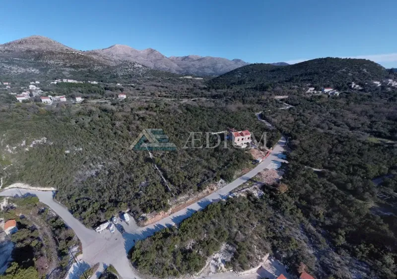 Građevinsko zemljište u Banićima blizu mora - 1850 m2
