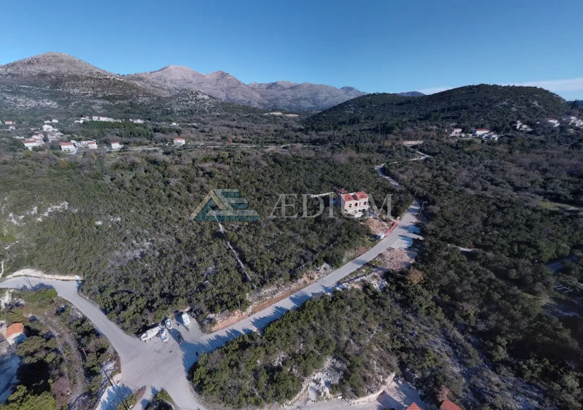 Građevinsko zemljište u Banićima blizu mora - 1850 m2