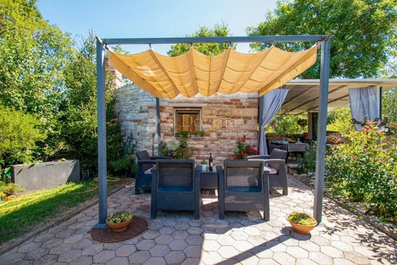 CASA CON PISCINA E TAVERNA – 3