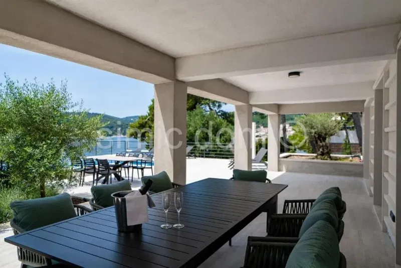 Villa for sale on Brac, first row to the sea – 3