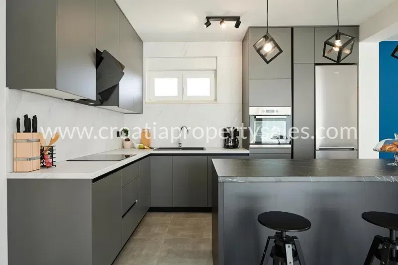 Kastela, villa for sale, 800.000 € – 3