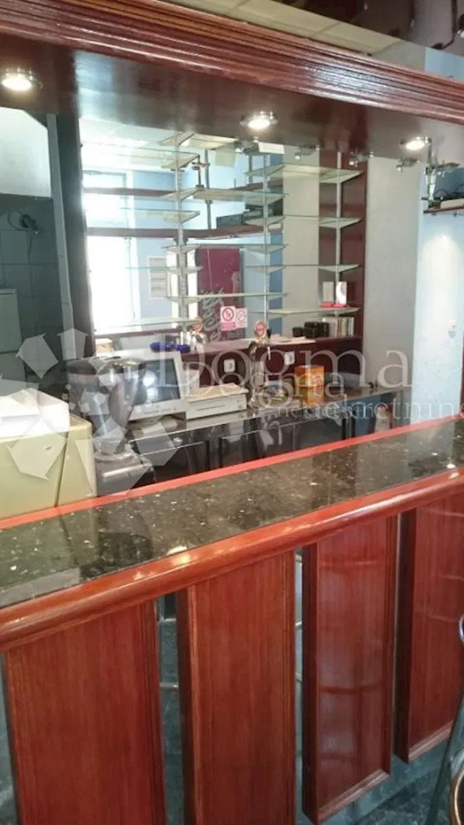Locale commerciale Senj, 30 m2 – 2