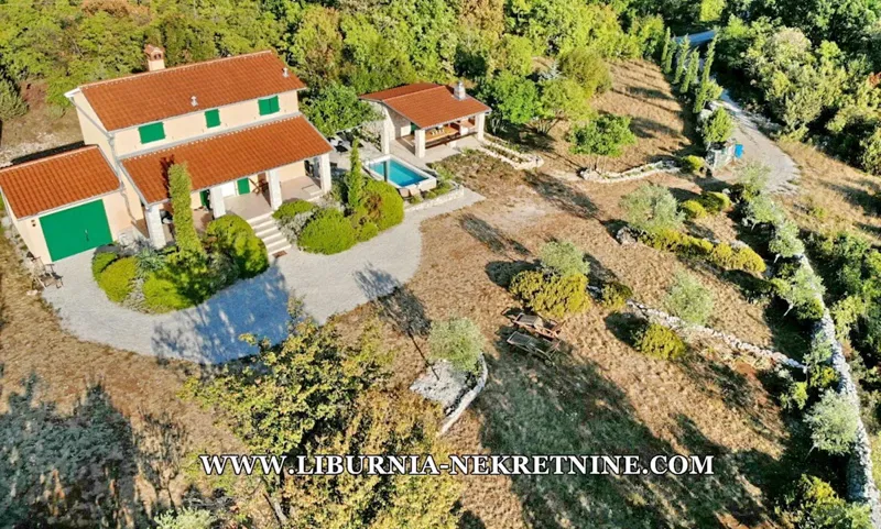 Istria, Labin area. Detached house with pool and a large infield. – 2