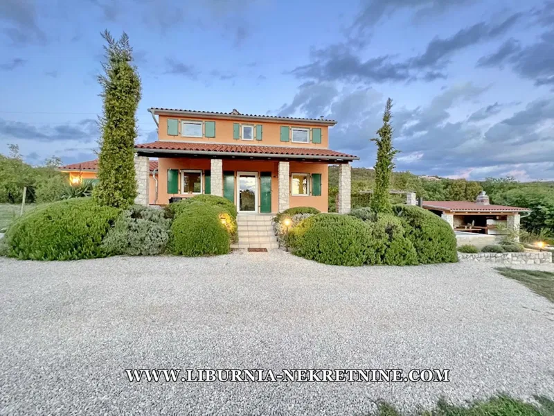 Istria, Labin area. Detached house with pool and a large infield. – 3