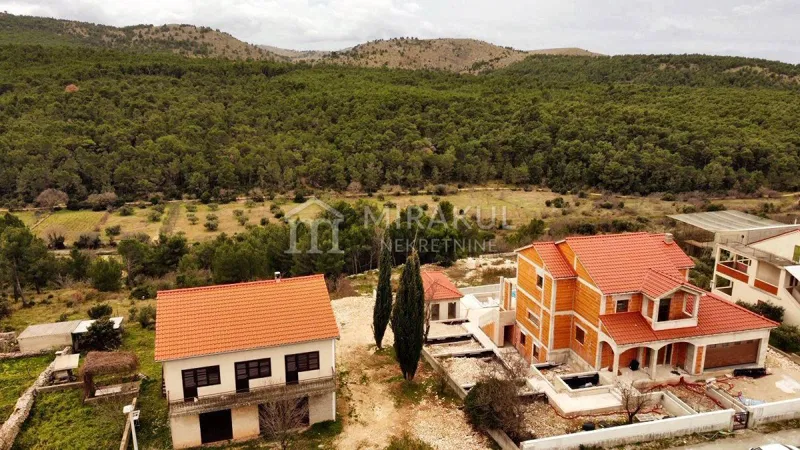 Nekretnine Vrpolje, Obiteljska kuća sa bazenom – 3