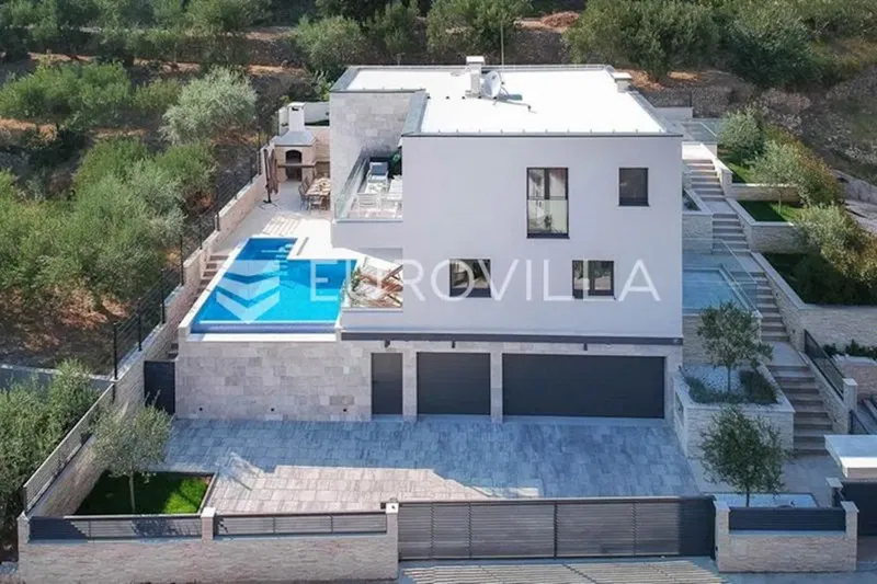 Split, Žrnovnica, villa with pool in a quiet location – 2