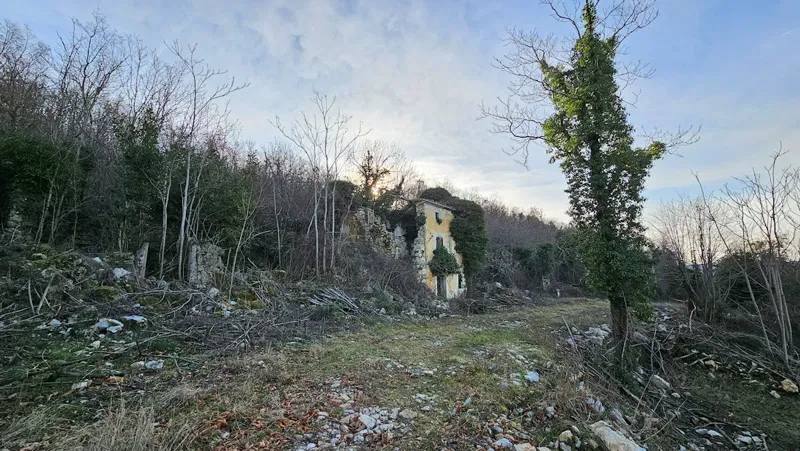 Luxury Real estate Istria, on sale a large estate with stone houses, Hum – 2