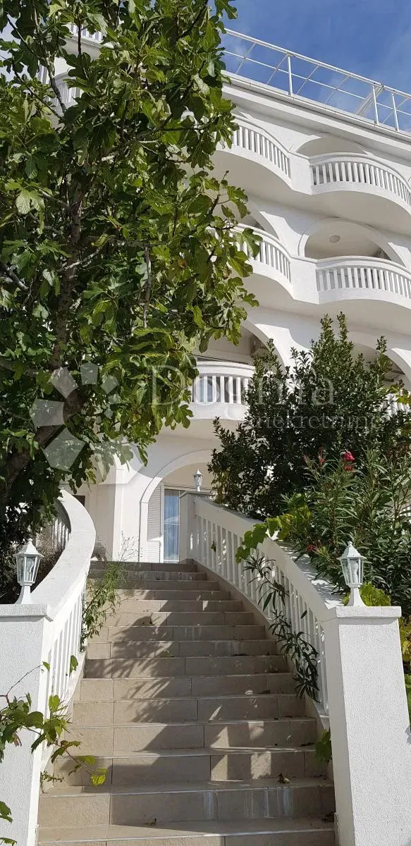 House Novi Vinodolski, 1.500m2 – 3