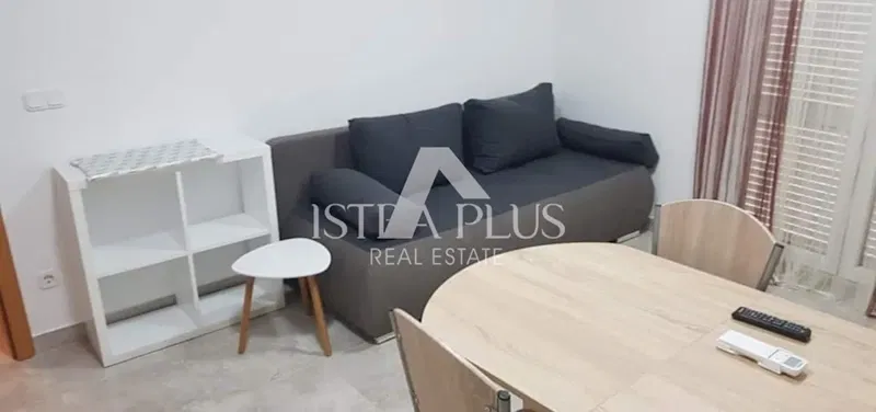 OPPORTUNITÀ!! Ampio appartamento di 101,26 mq diviso in 2 appartamenti più piccoli e un cortile!! 2 km dal mare – 2