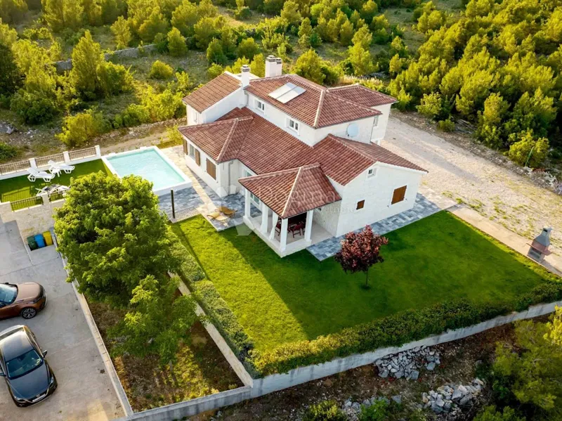 DUBRAVA NEAR ŠIBENIK - BEAUTIFUL VILLA WITH POOL, 282 m2 – 2