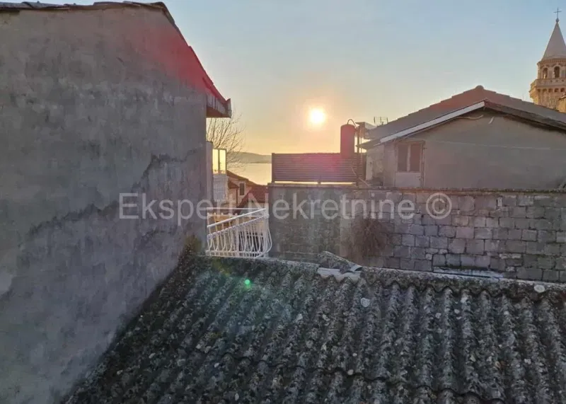 K. Štafilić, stone terraced house 140m2, 50m from the sea, city center – 2
