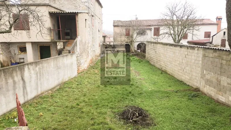 Parenzo, dintorni, Due case da ristrutturare con giardino – 2