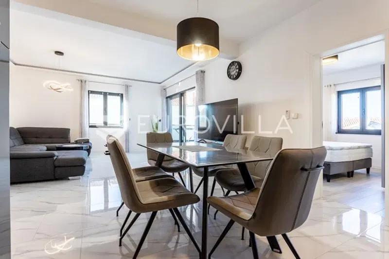 Vodice, Srima, three-room apartment on the first floor, 50 meters from the sea – 2