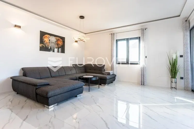 Vodice, Srima, three-room apartment on the first floor, 50 meters from the sea – 3