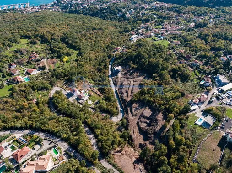 OPATIJA - VEČJE ZAZIDLJIVO ZEMLJIŠČE Z ZAČETO GRADNJO – 2