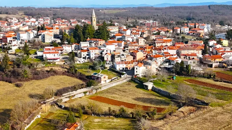 ISTRIA, ŽMINJ - Building plot in town centre 867m2 – 3