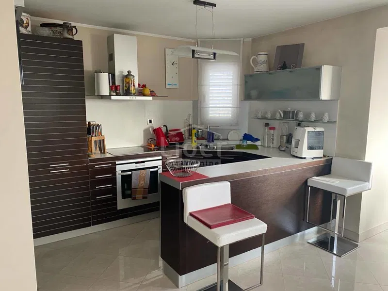 DRENOVA DONJA, 99m2, ETAŽA, 3S+DB, VRT, PARKING, NAMJEŠTENO – 3