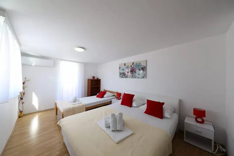 Beautiful villa with pool in Kaštel Lukšić – 2